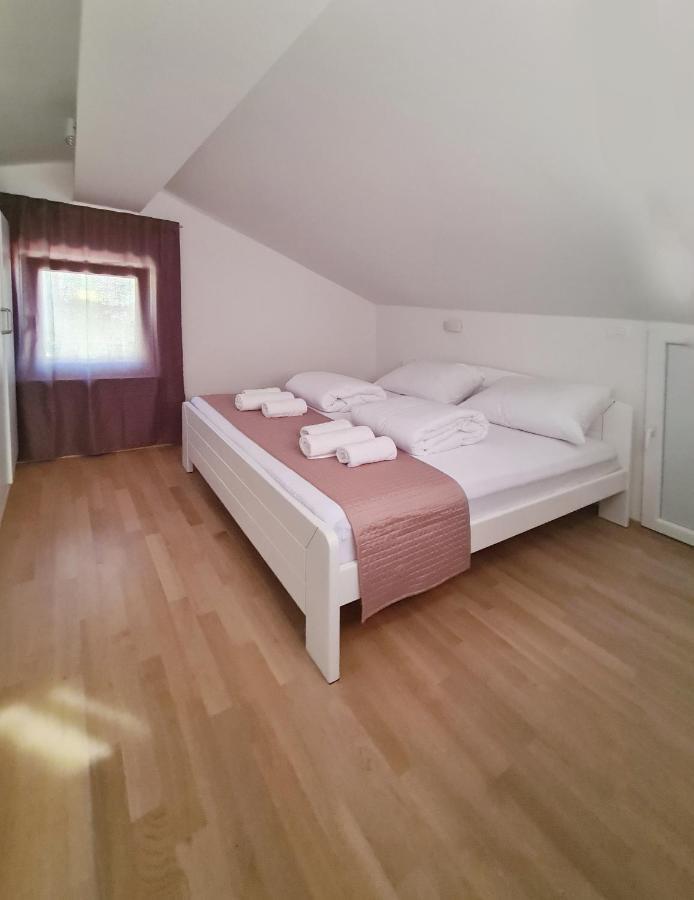 Hisa Idej Apartment Сежана Екстериор снимка