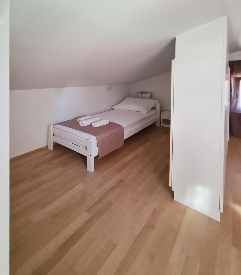 Hisa Idej Apartment Сежана Екстериор снимка