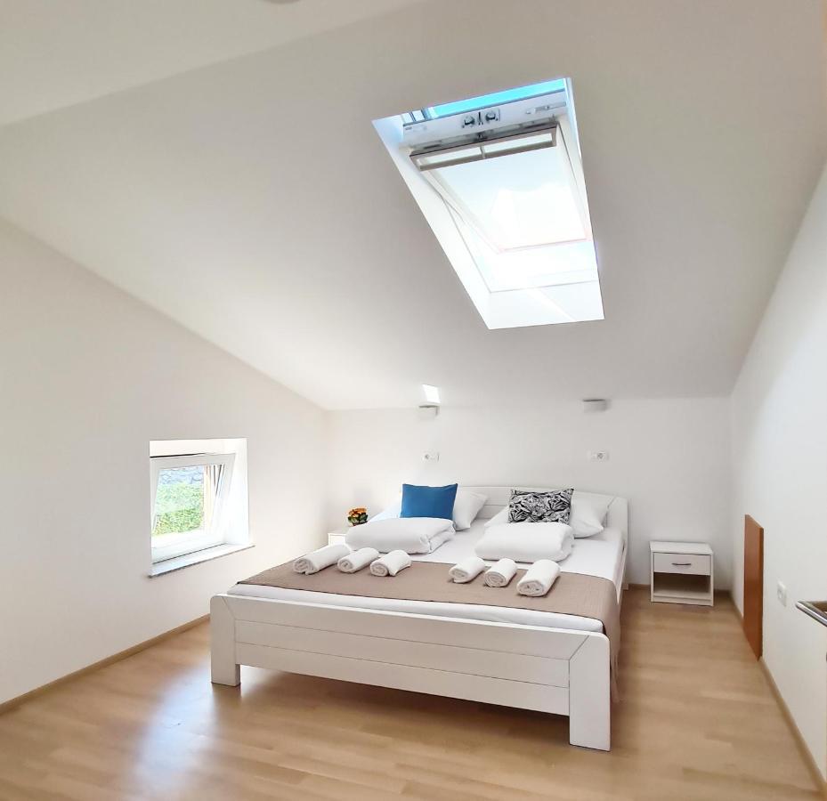 Hisa Idej Apartment Сежана Екстериор снимка