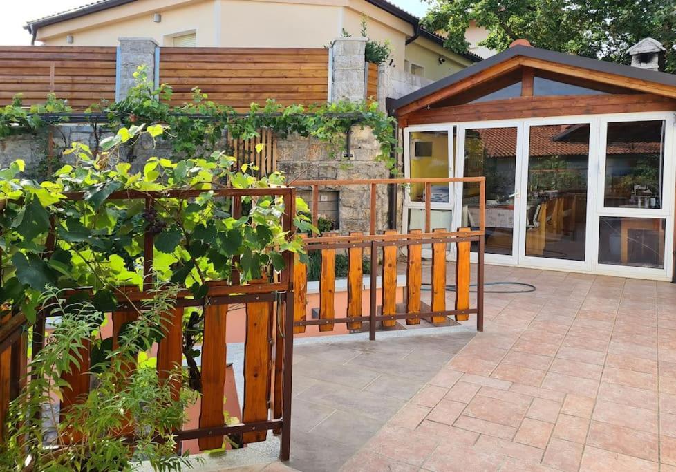 Hisa Idej Apartment Сежана Екстериор снимка