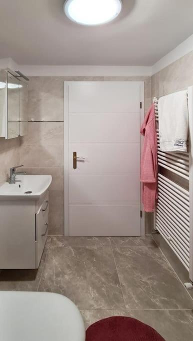 Hisa Idej Apartment Сежана Екстериор снимка